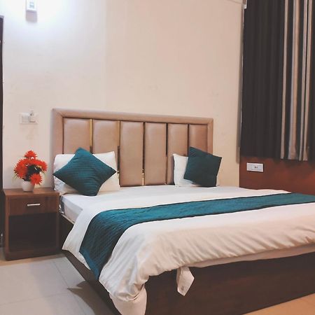 Hotel Brothers Agra  Bagian luar foto