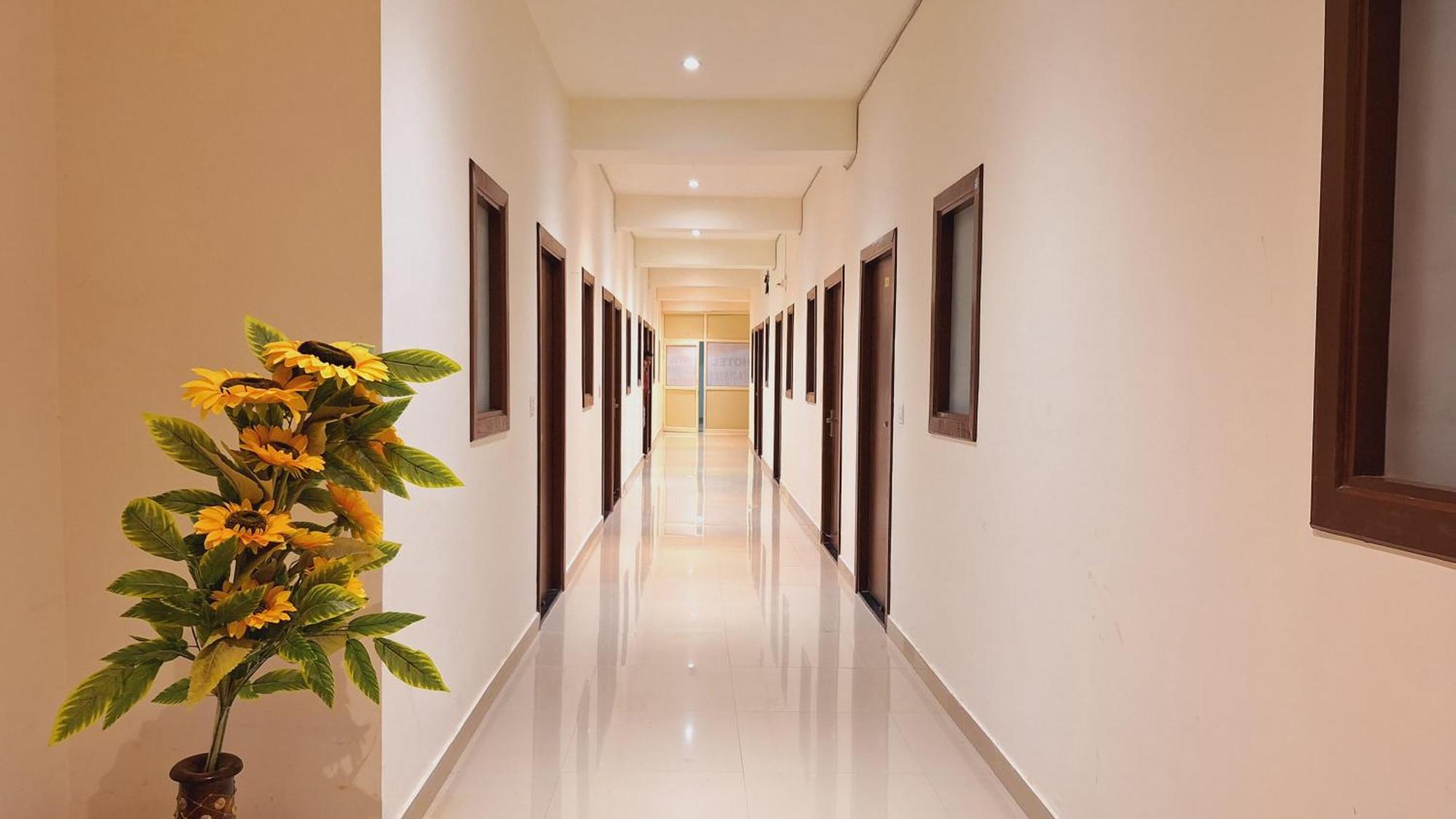 Hotel Brothers Agra  Bagian luar foto