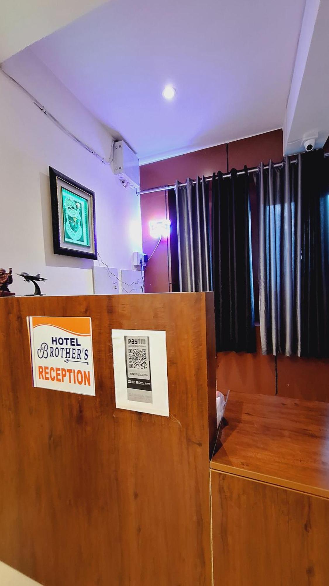 Hotel Brothers Agra  Bagian luar foto