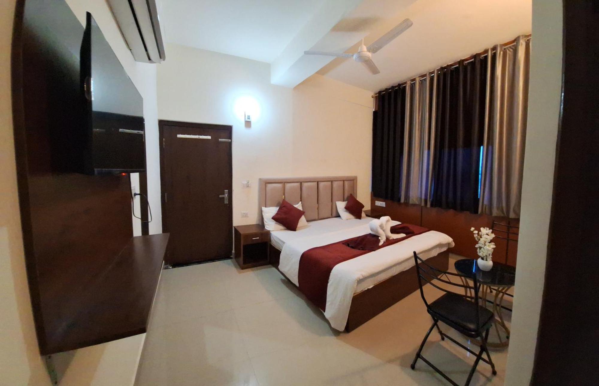 Hotel Brothers Agra  Bagian luar foto