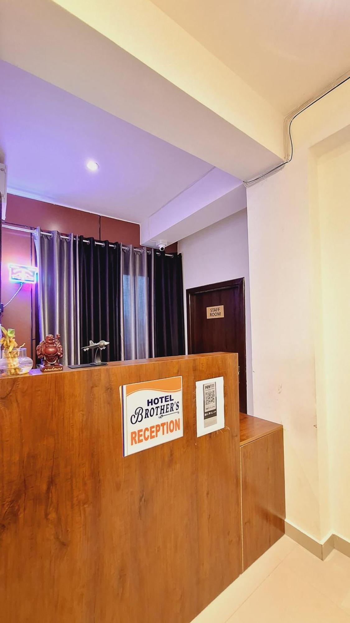 Hotel Brothers Agra  Bagian luar foto