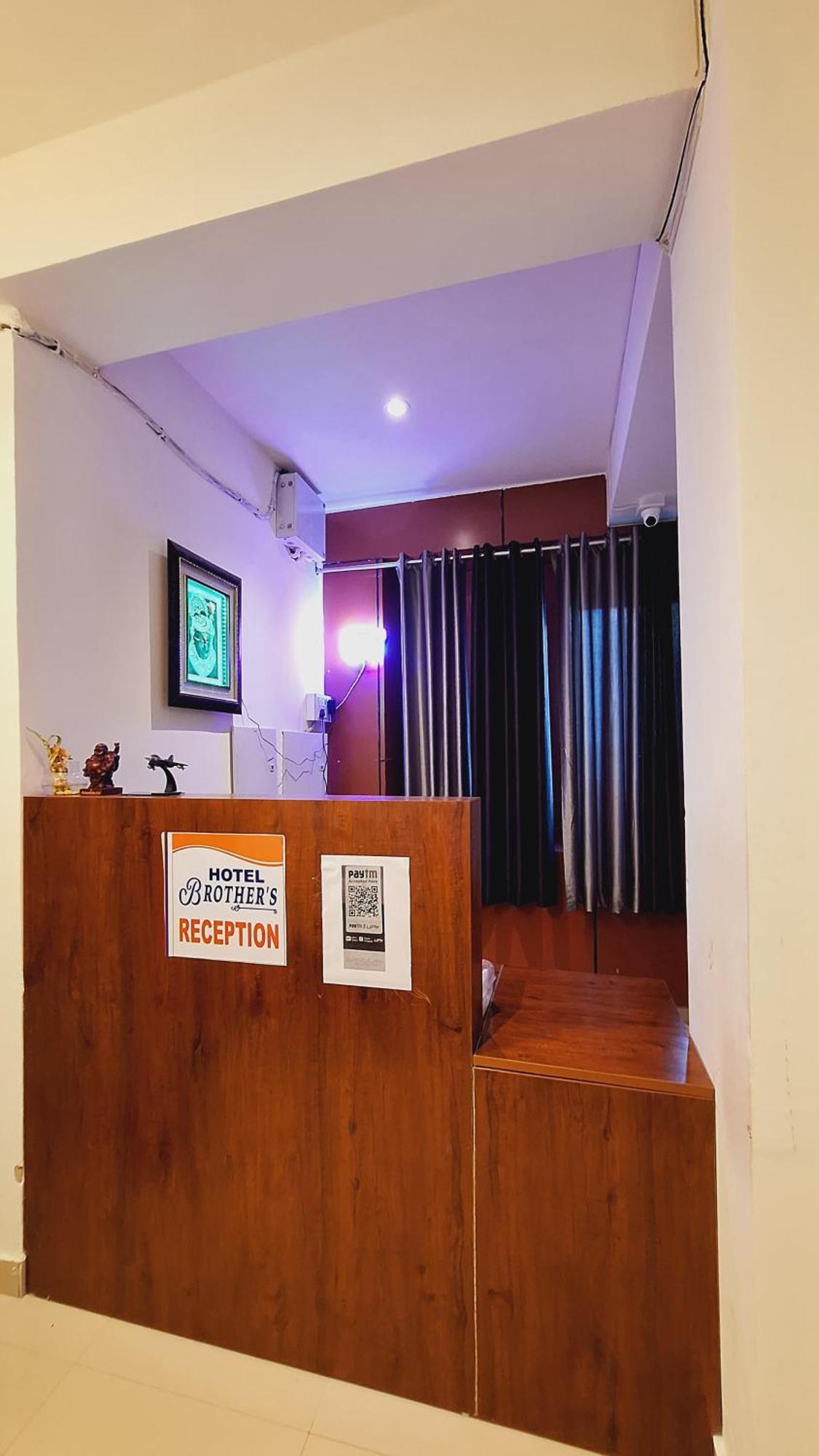 Hotel Brothers Agra  Bagian luar foto