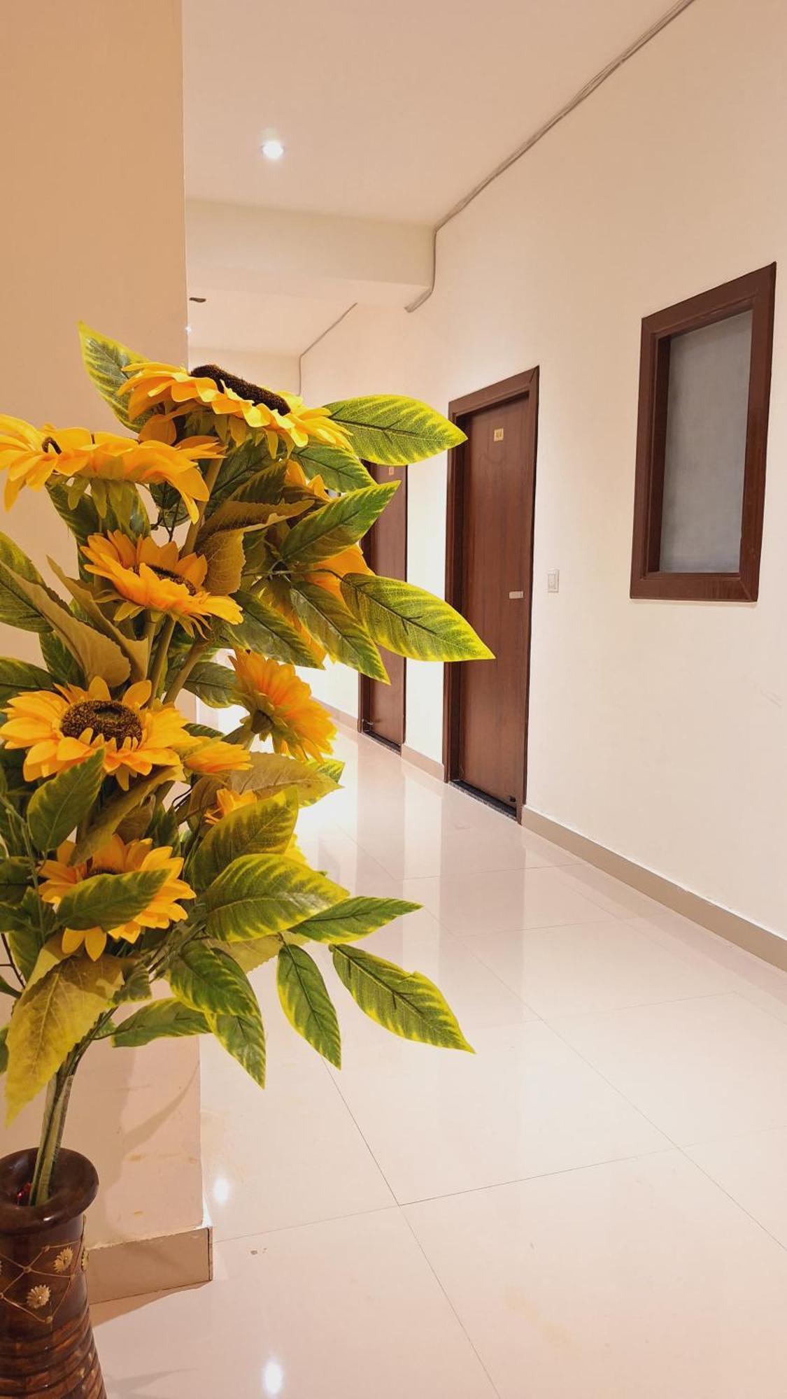 Hotel Brothers Agra  Bagian luar foto